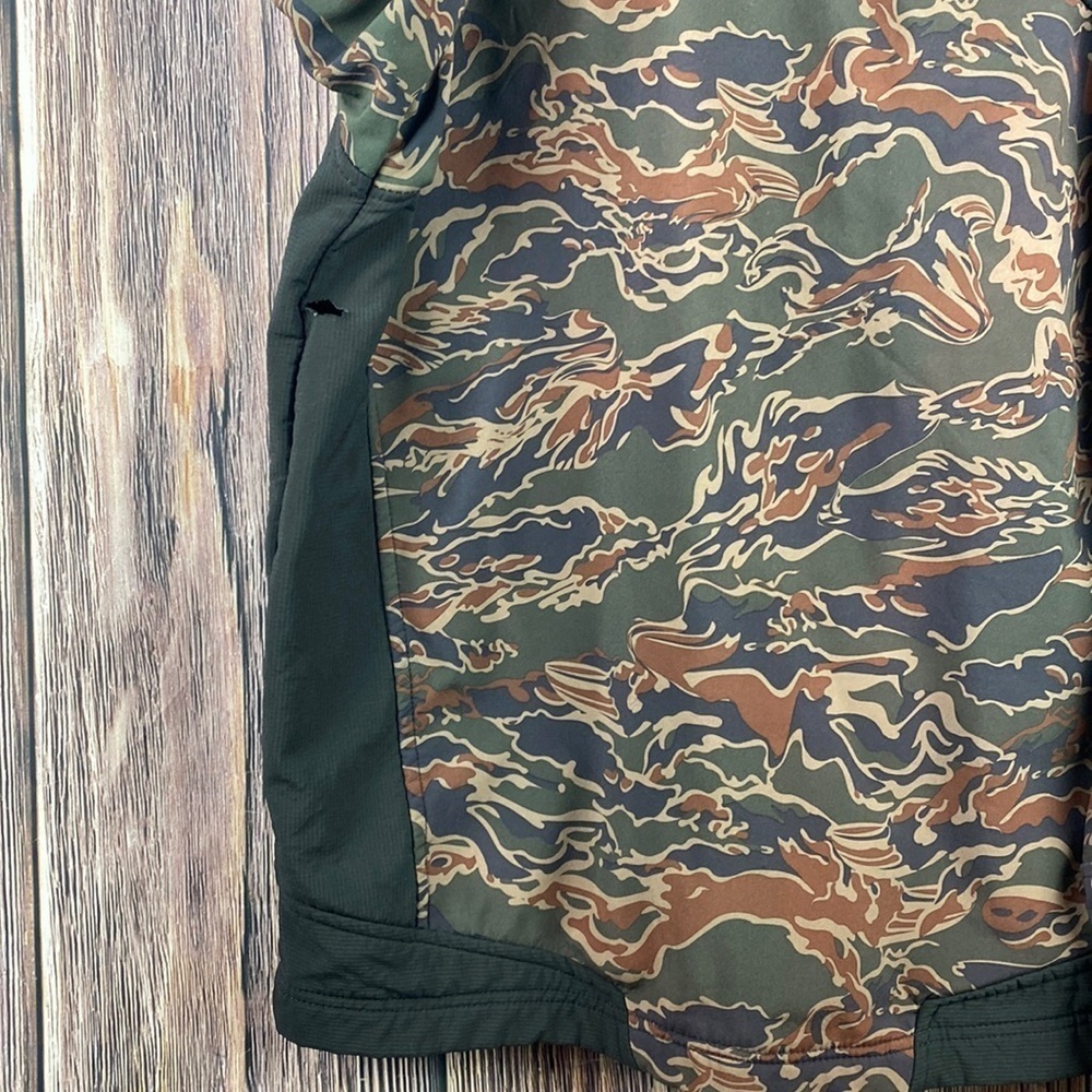 Snozu Performance Camouflage Pattern Jacket- Size… - image 2